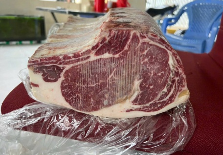 Đầu thăn ngoại bò có xương OPR Black Angus cao cấp MRT